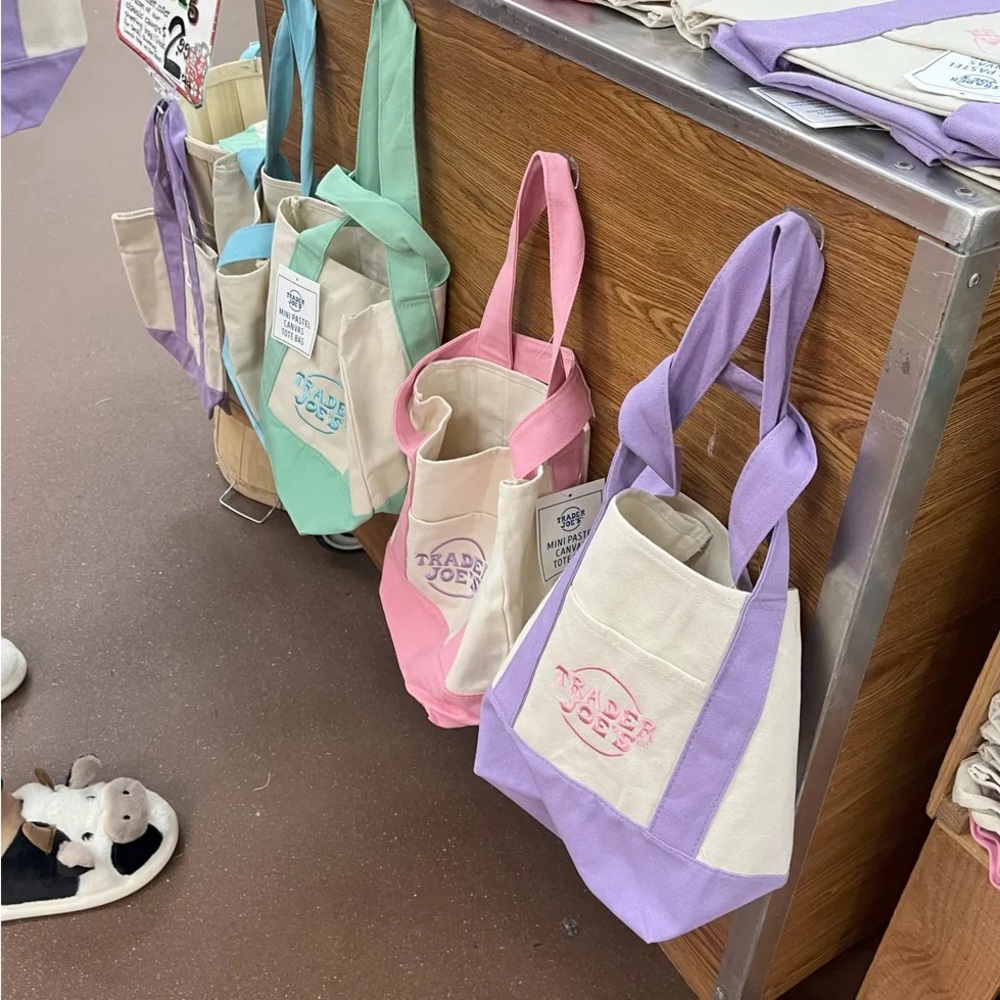 4 Limited edition Trader Joes Mini Pastel
Canvas Tote Bag 4 Piece Set